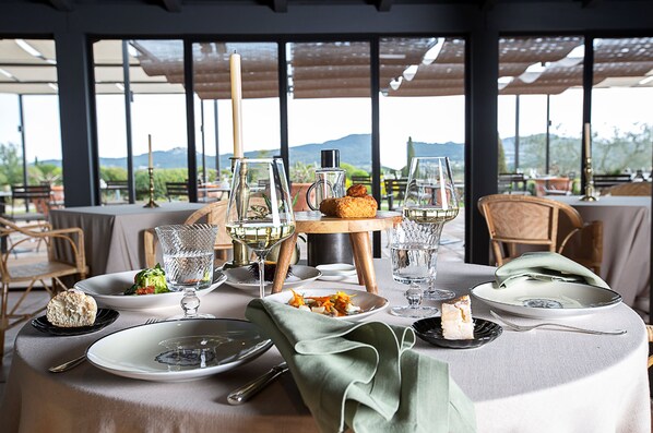 2 restaurants, Regional cuisine