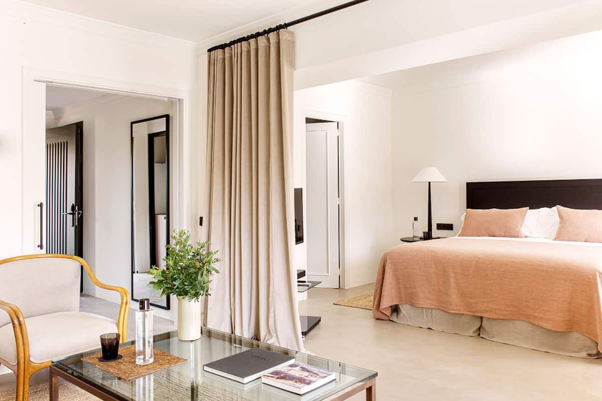 Suite, piscina privata (Spa Access included) | 1 camera, copriletto in piuma, minibar, una cassaforte in camera