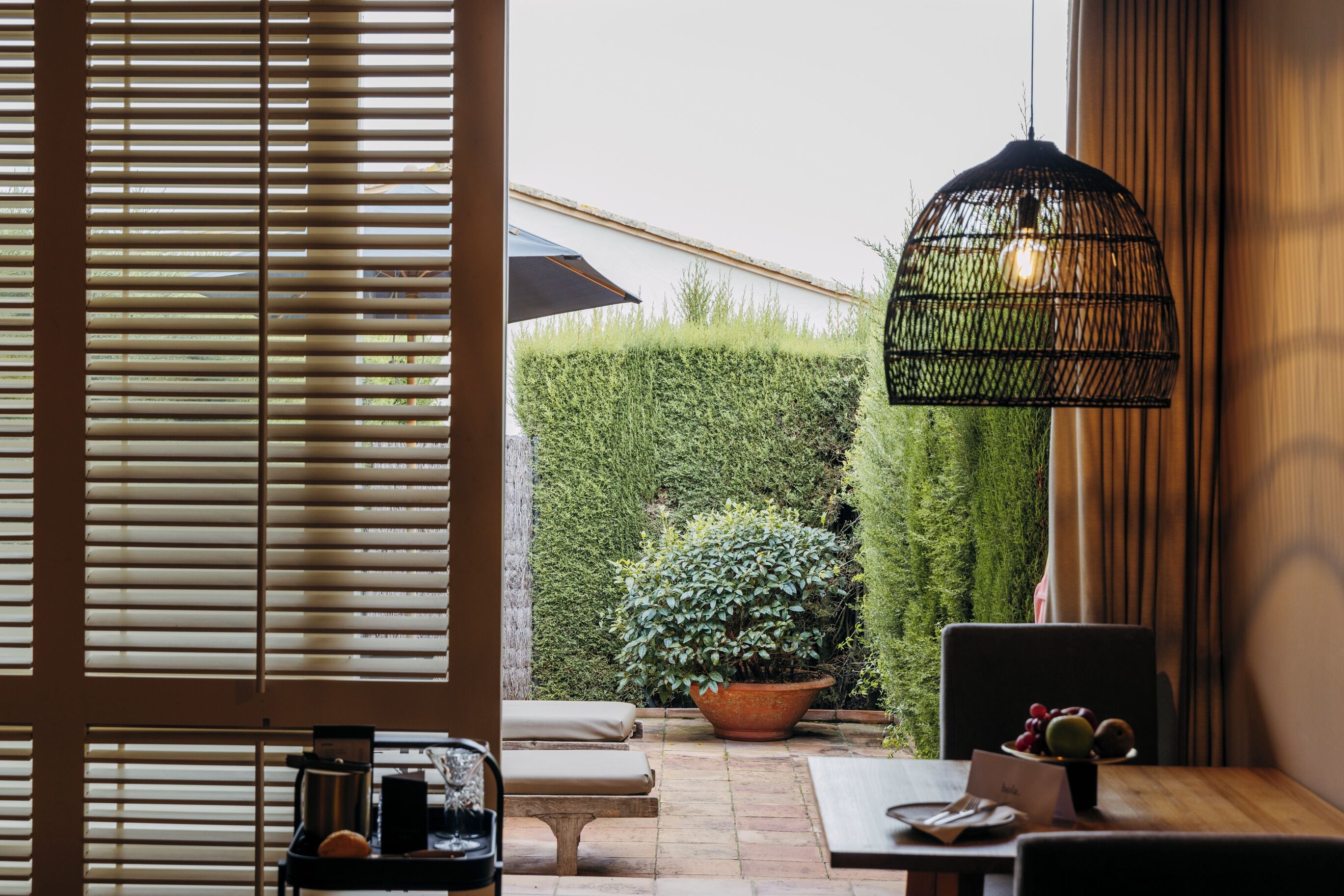 Suite, terras, tuin (Spa Access included) | Donzen dekbedden, een minibar, een kluis op de kamer