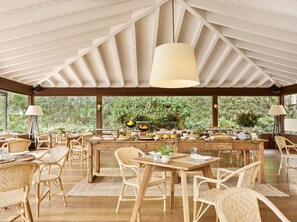 Petit déjeuner buffet compris tous les jours