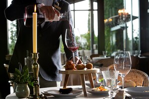 2 restaurants, Regional cuisine