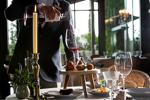 2 restaurants, Regional cuisine
