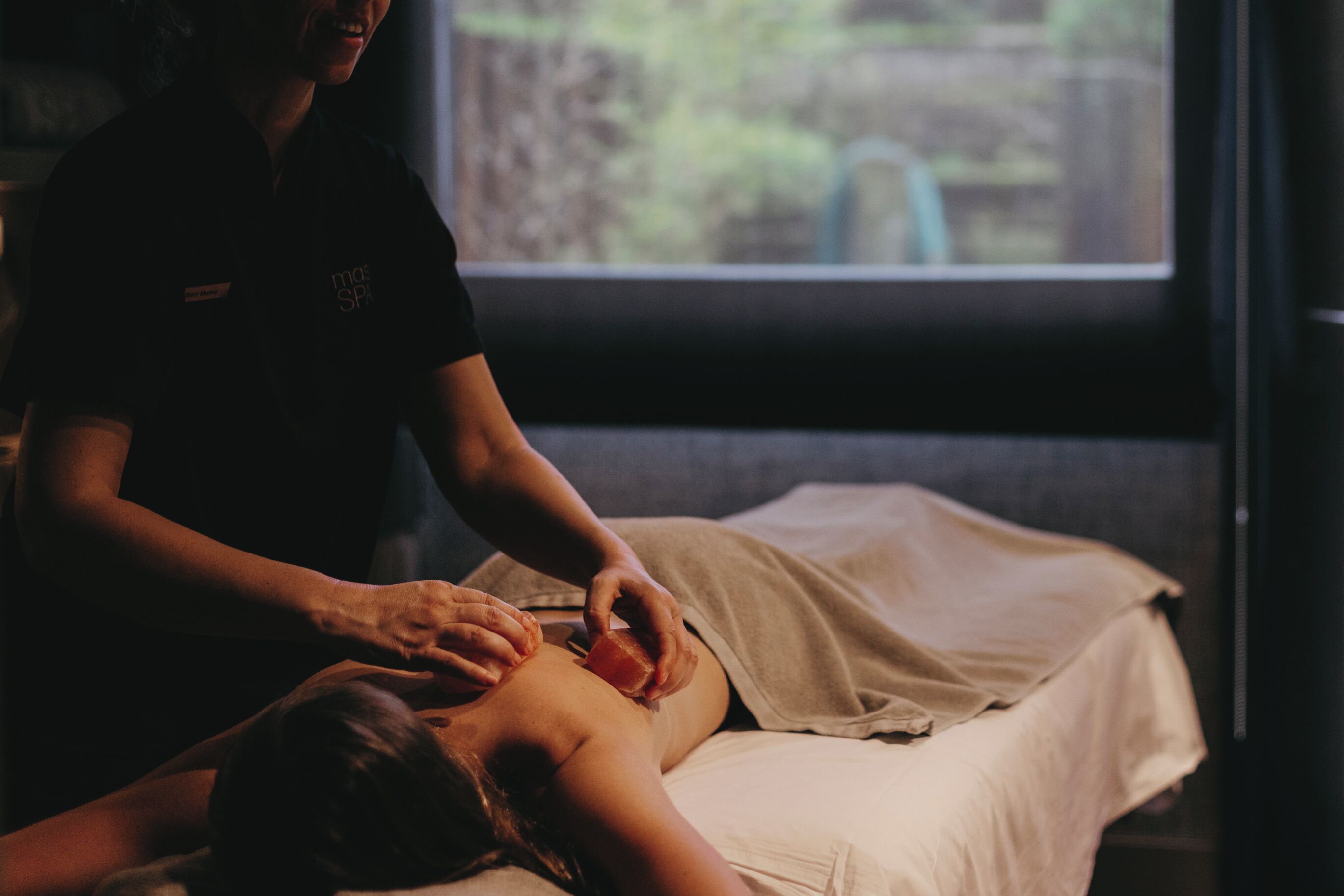 Salas de tratamiento para parejas, un sauna, una bañera de hidromasaje