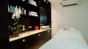 Couples treatment room(s), sauna, body treatments, aromatherapy