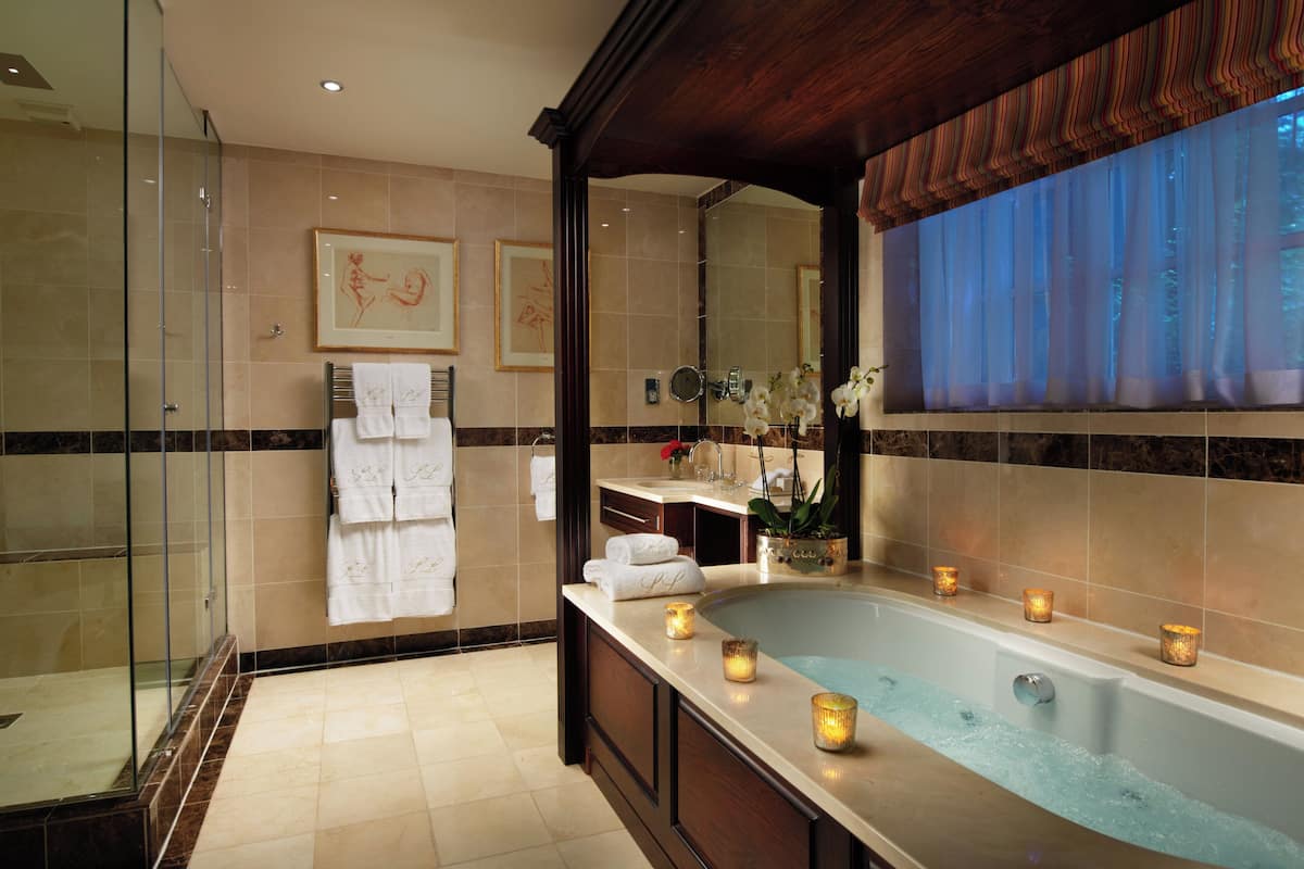 suite (garden) | bathroom | combined shower/bathtub, eco-friendly toiletries, hair dryer, bathrobes