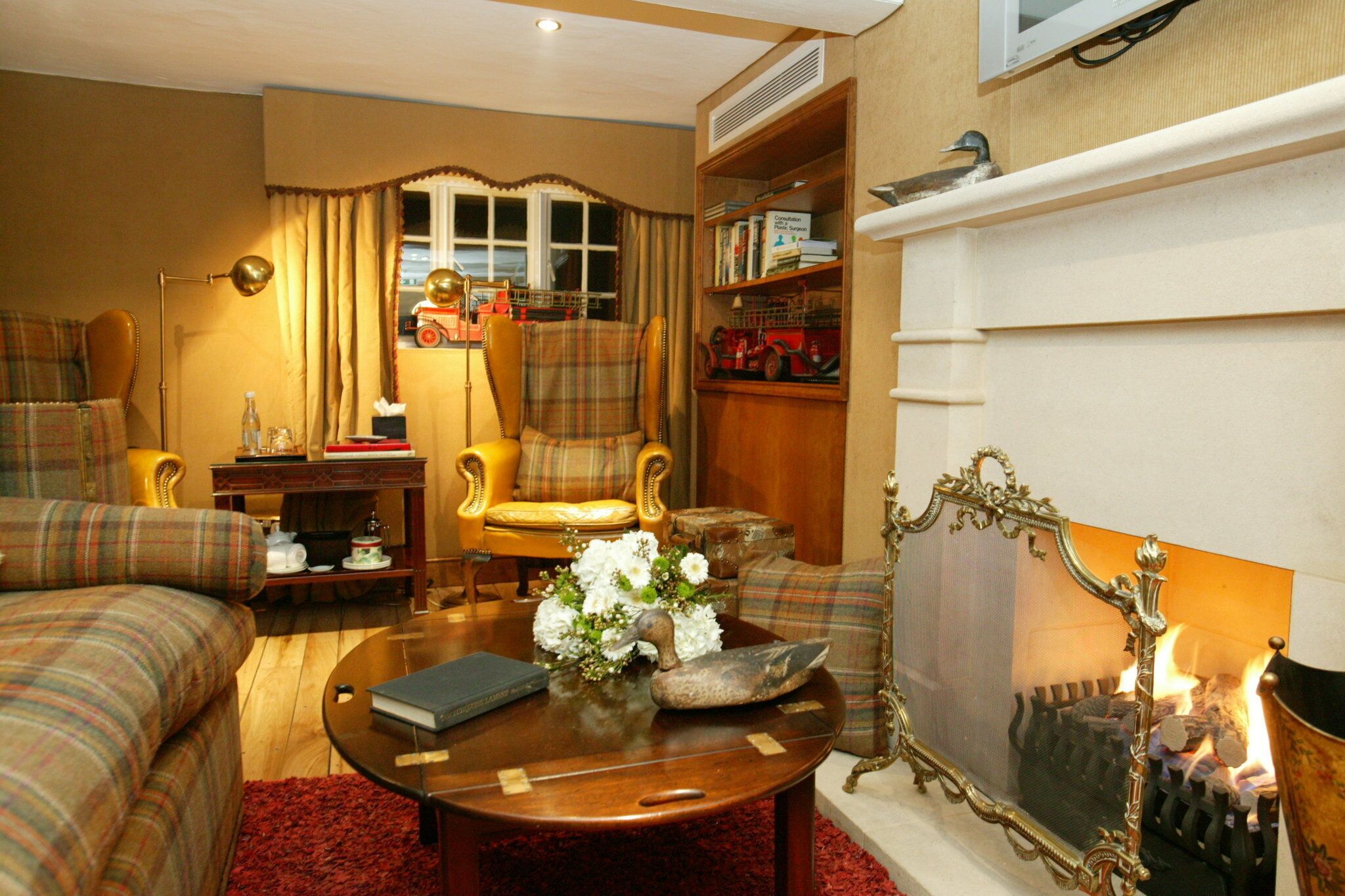 egyptian cotton sheets, hypo-allergenic bedding, in-room safe, desk