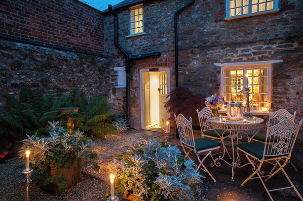 Cottage (Ivy) | Terrace/patio