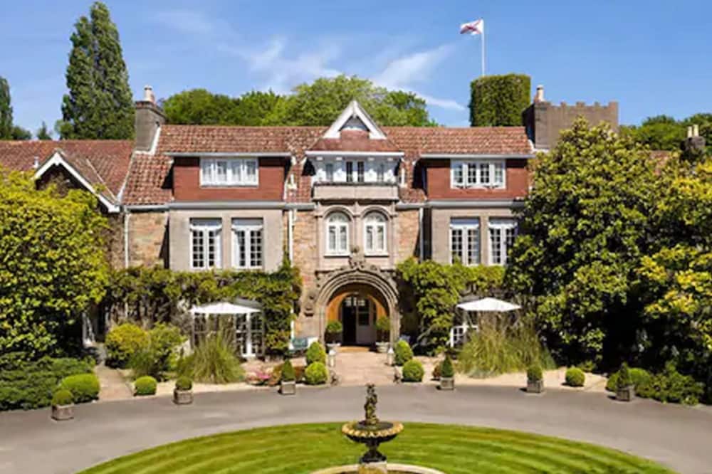 Longueville Manor