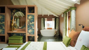 Luxury-Suite | Hochwertige Bettwaren, Minibar, Zimmersafe, individuell dekoriert