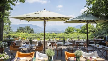 Lunch and dinner served