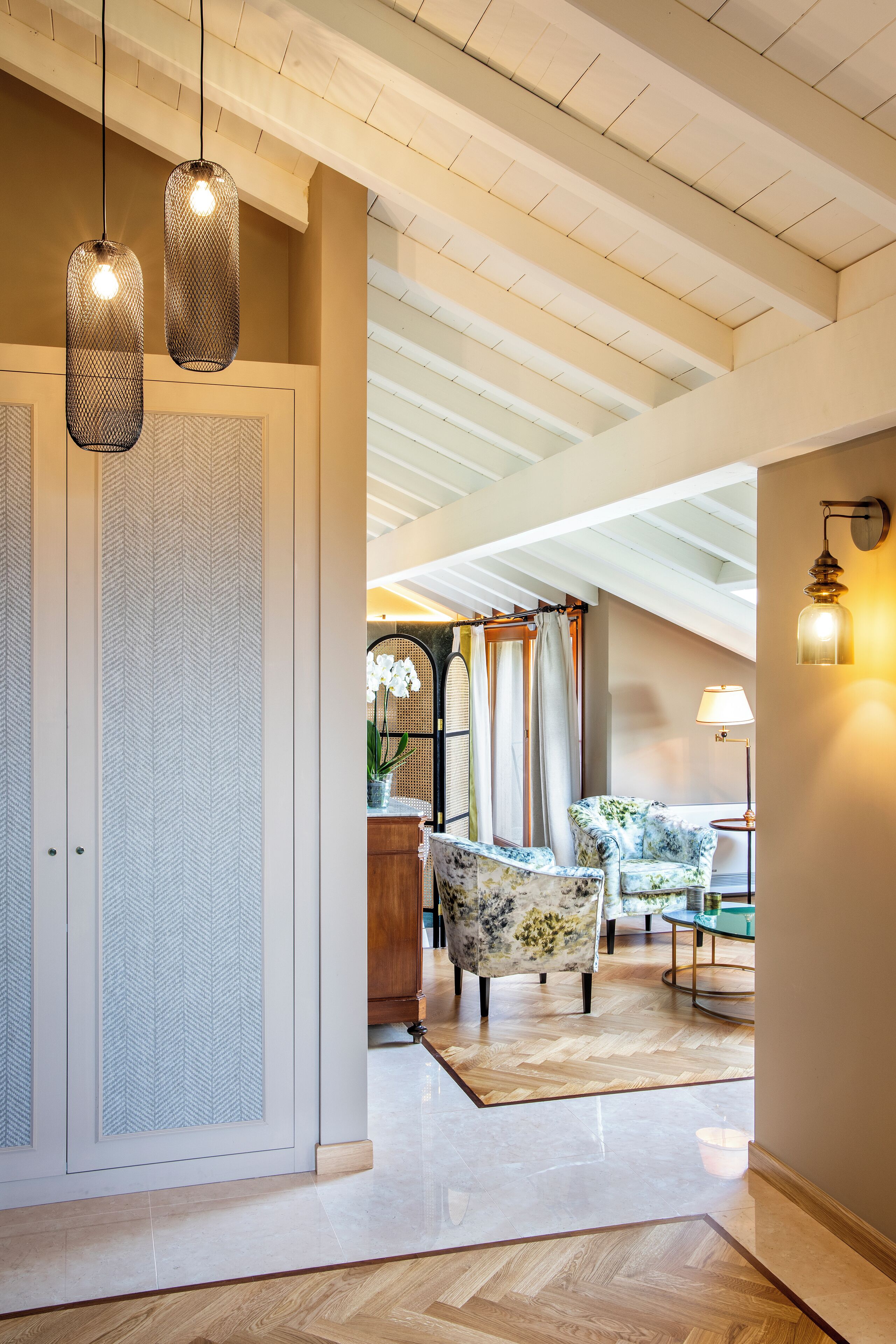 executive suite | living area | flat-screen tv, pay films