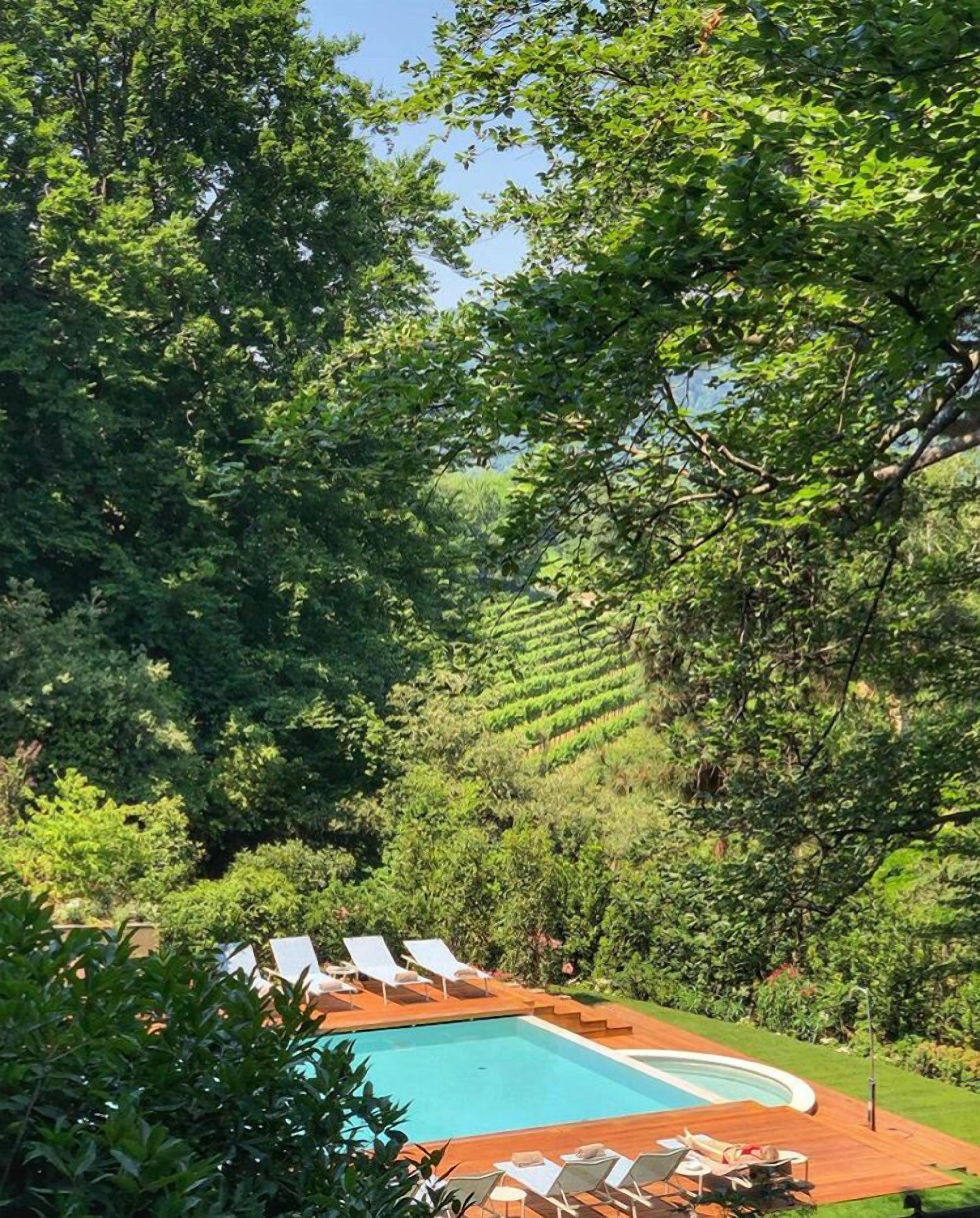 Indoor pool, seasonal outdoor pool, pool loungers