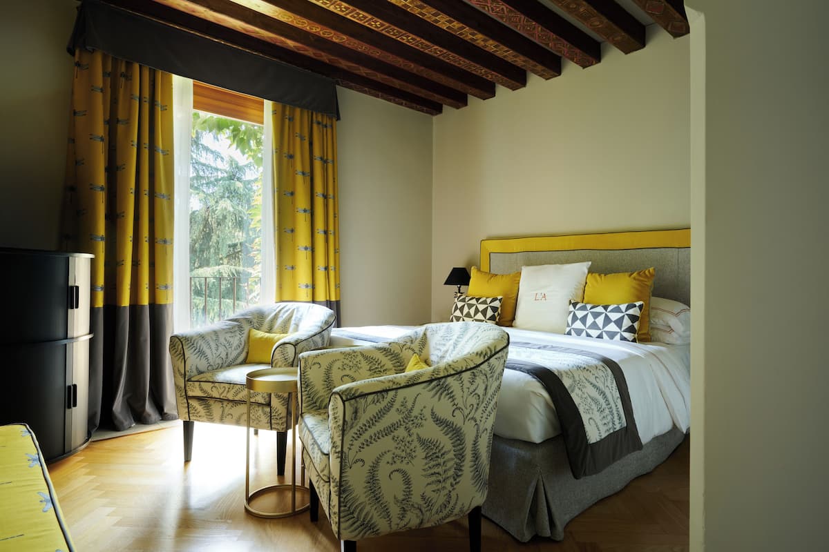 Superior-Doppel- oder -Zweibettzimmer