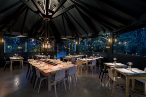 Déjeuner et dîner servis sur place