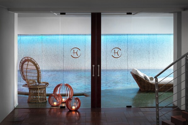 Sauna, steam room, Turkish bath/hammam, body treatments, mud baths