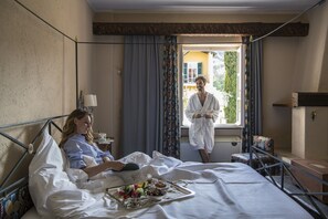 ห้องดีลักซ์สวีท | เครื่องนอนระดับพรีเมียม, มินิบาร์, ตู้นิรภัยในห้องพัก