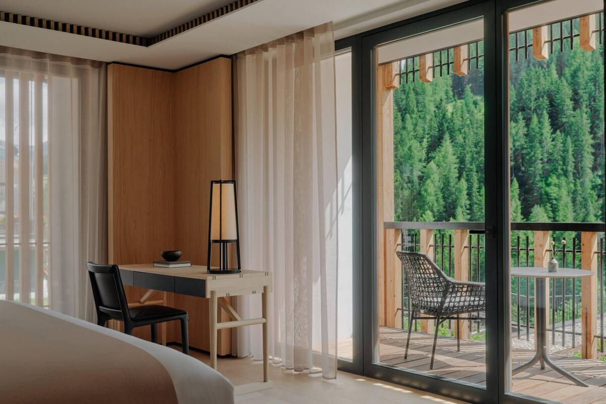 Minibar, in-room safe, free WiFi