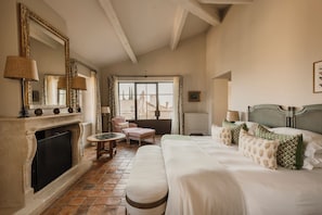 Prestige Suite (Ventoux) | Premium bedding, free minibar items, in-room safe, desk