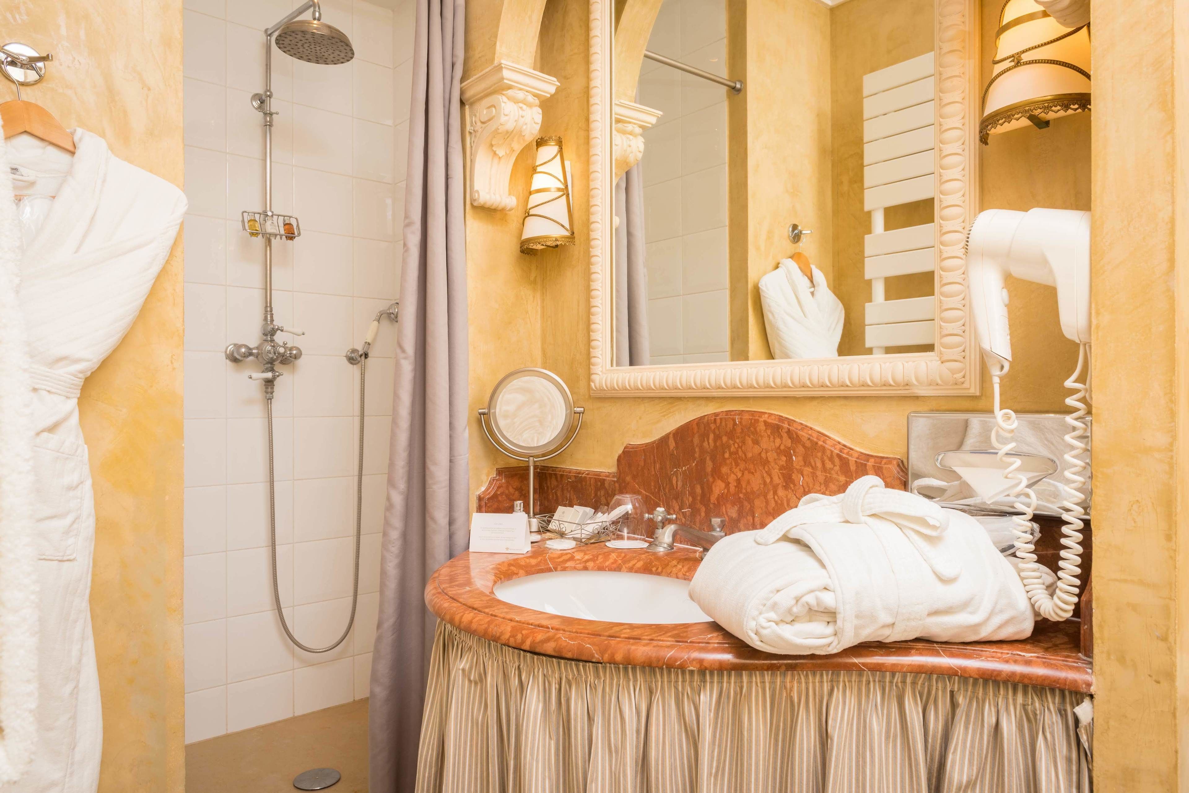 traditional double room, garden view, garden area | bathroom | free toiletries, hair dryer, bathrobes, slippers