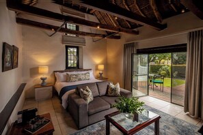 ميني بار وخزنة داخل الغرفة وواي فاي مجانًا وملاءات أسرّة