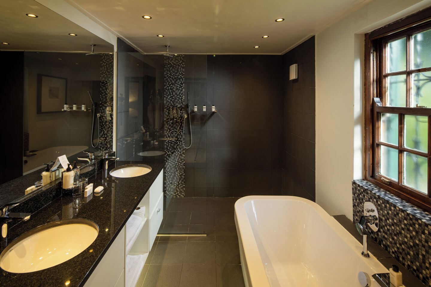 terrace suite | bathroom | free toiletries, hair dryer, bathrobes, slippers