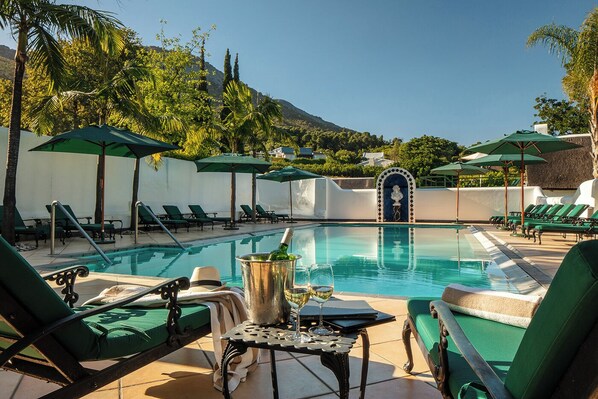 2 outdoor pools, pool loungers