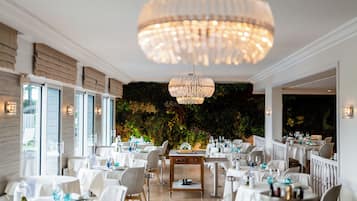 2 restaurants, breakfast, lunch, dinner served; Regional cuisine