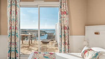 Chambre Double Supérieure, vue mer | Literie de qualité supérieure, minibar, coffres-forts dans les chambres