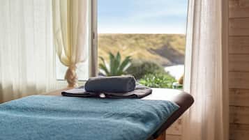 Sauna, hot tub, steam room, Turkish bath/hammam, body treatments