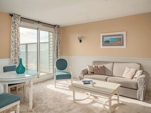 Suite, Meerblick (Prestige) | Wohnbereich | Flachbildfernseher