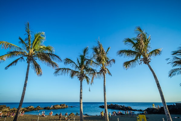 Una spiaggia nelle vicinanze