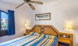 Escritorio, wifi gratis y ropa de cama 