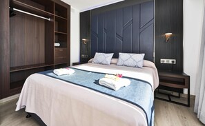 客房内保险箱、遮光窗帘、免费婴儿床、收费 WiFi