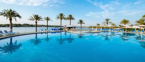 8 outdoor pools, pool umbrellas, sun loungers