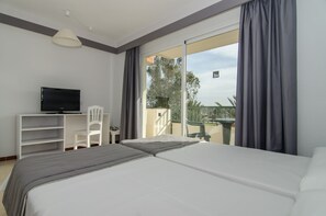 1 bedroom, in-room safe, blackout drapes, free cribs/infant beds