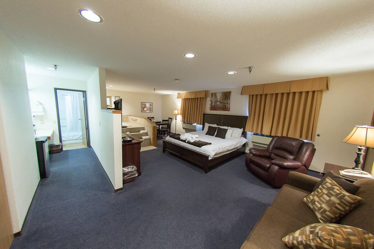 Suite, 1 King Bed, Non Smoking | Desk, laptop workspace, blackout curtains
