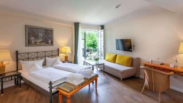 Premium bedding, in-room safe, desk, laptop workspace