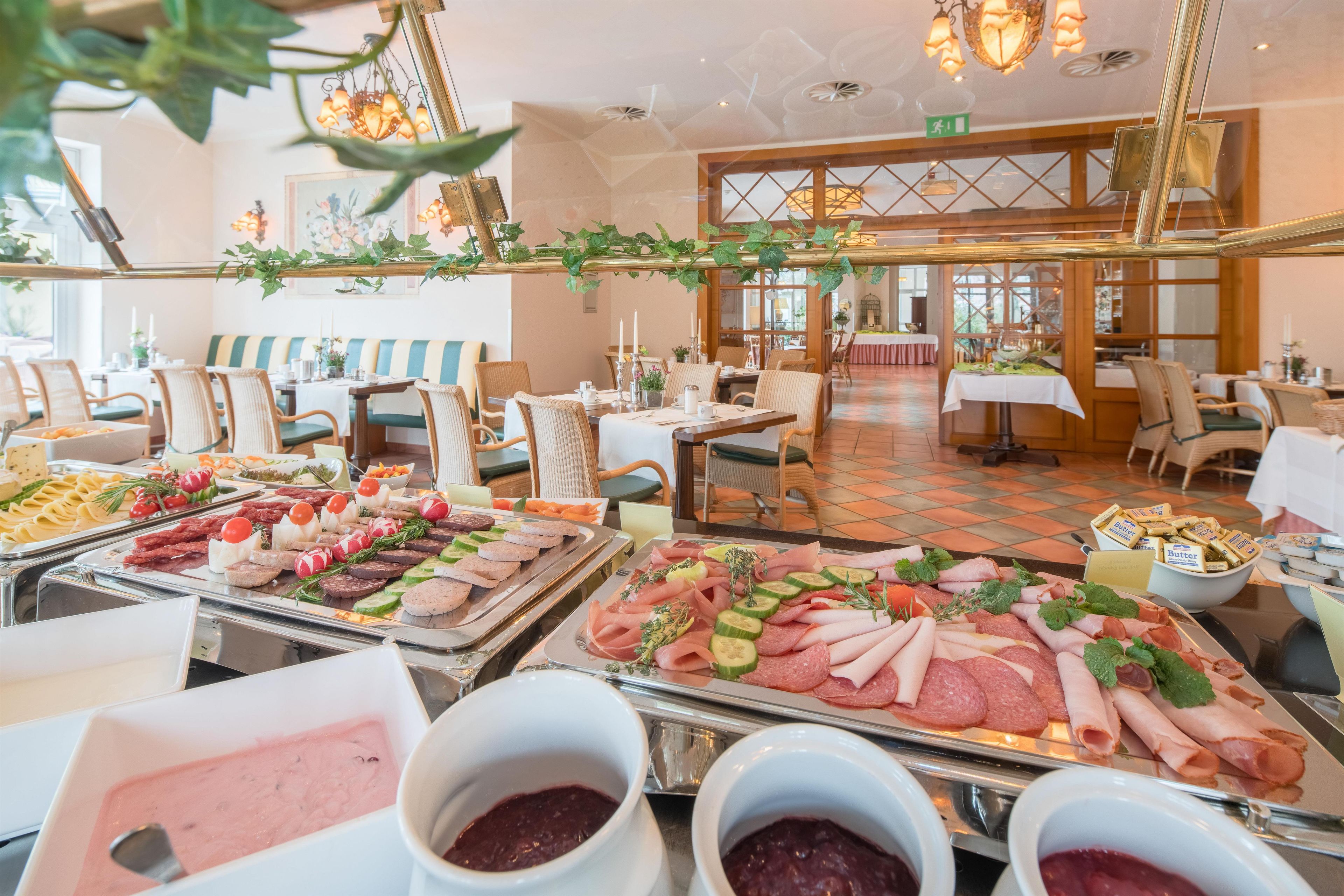 Daily buffet breakfast for a fee