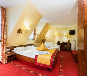 Standard Double or Twin Room | Meja, Wi-fi 