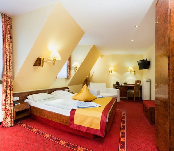 Habitación estándar con 1 cama matrimonial o 2 individuales | 1 habitación, escritorio y wifi