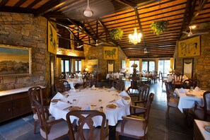 2 restaurants, breakfast served
