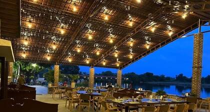 Shikarbadi Hotel