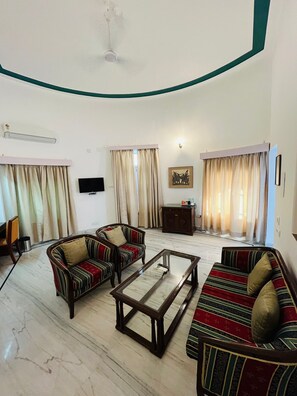 Televisión LED 32 pulgadas con canales de televisión vía satélite