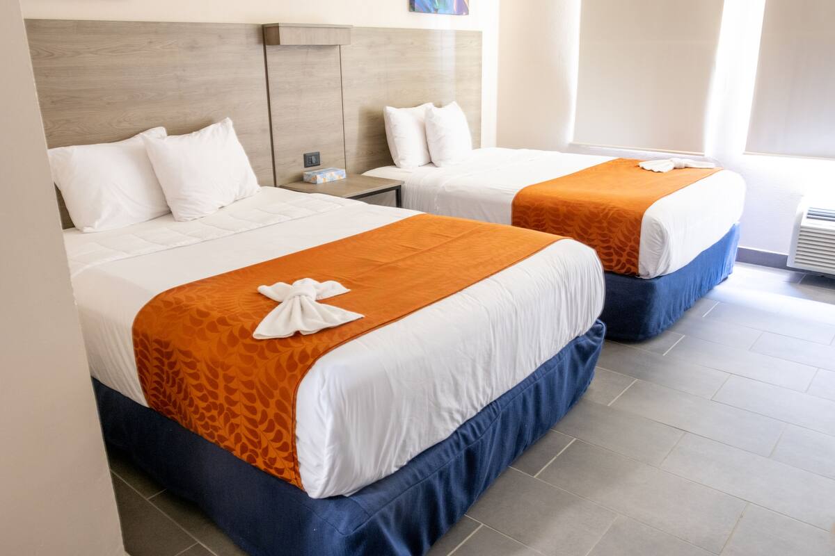 Standard Double Room | In-room safe, desk, iron/ironing board, WiFi (free)