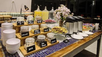 Desayuno buffet todos los días (con cargo)