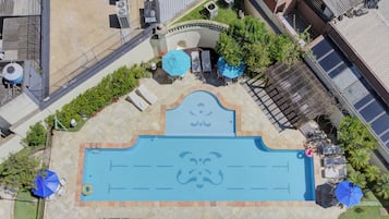 Outdoor pool, pool loungers