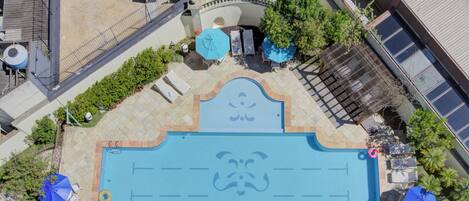 Outdoor pool, sun loungers