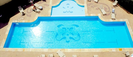 Outdoor pool, pool loungers