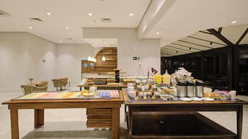 Sarapan prasmanan setiap hari (BRL 47 per orang)