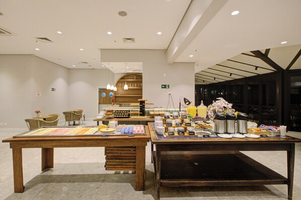 Daily buffet breakfast (BRL 47 per person) - Quality Suites Vila Olimpia (São Paulo)